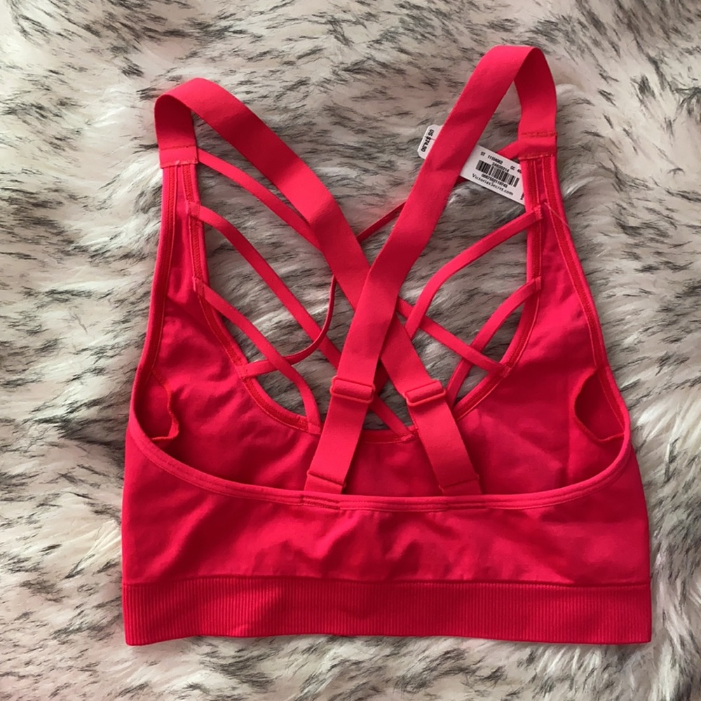 ✨2/$40✨ Victoria Sports Seamless Strappy Sports Bra - Picture 5 of 6